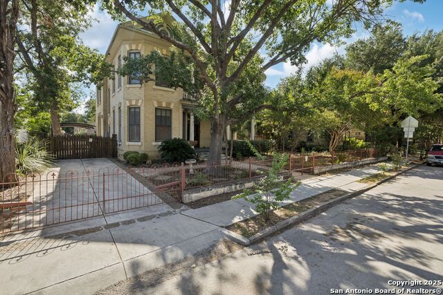 Listing photo id 1 for 134 Cedar St