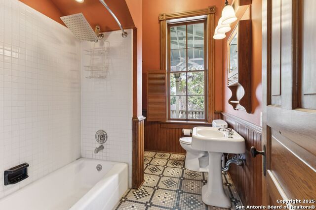 Listing photo id 36 for 134 Cedar St