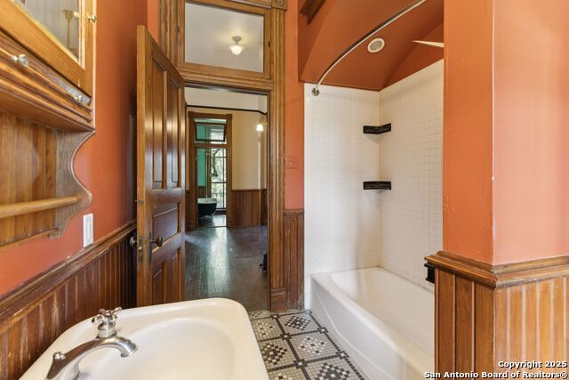 Listing photo id 37 for 134 Cedar St