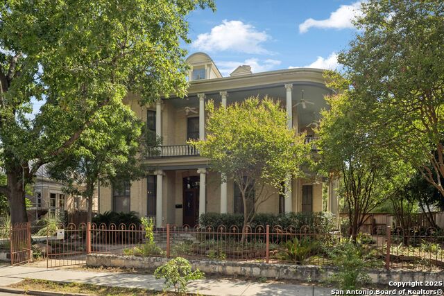 Listing photo id 2 for 134 Cedar St