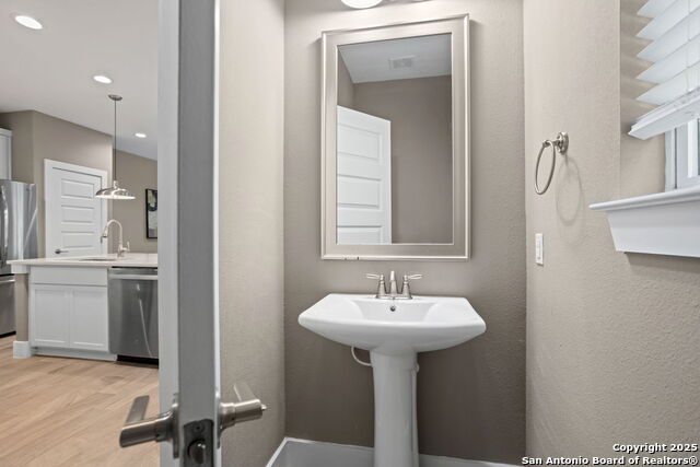 Image 21 of 25 For 1511 Sandalwood Ln, #11 E