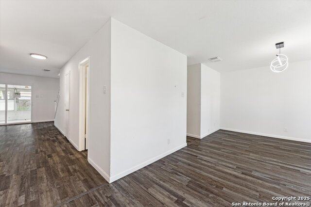 Image 3 of 20 For 7310 Roveen Trail