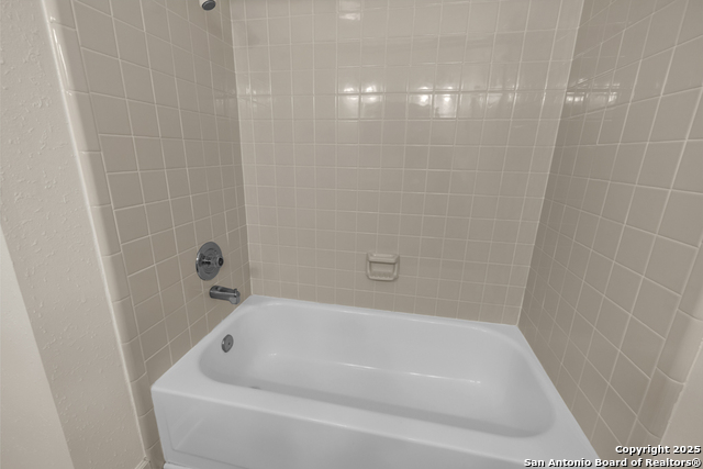 Image 24 of 33 For 106 Broken Spur