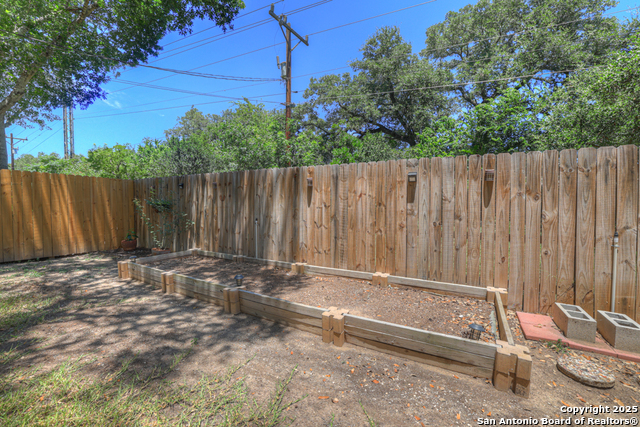 Image 25 of 33 For 106 Broken Spur