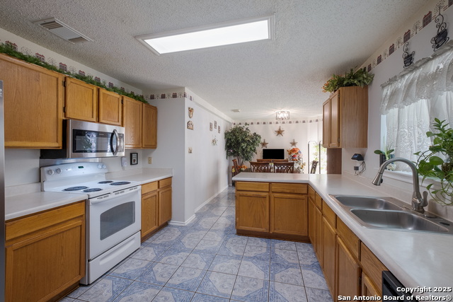 Listing photo id 8 for 9517 Cantura Crest