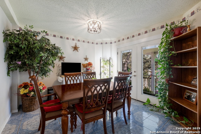 Listing photo id 10 for 9517 Cantura Crest