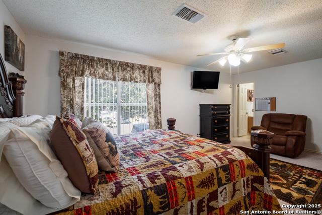 Listing photo id 12 for 9517 Cantura Crest