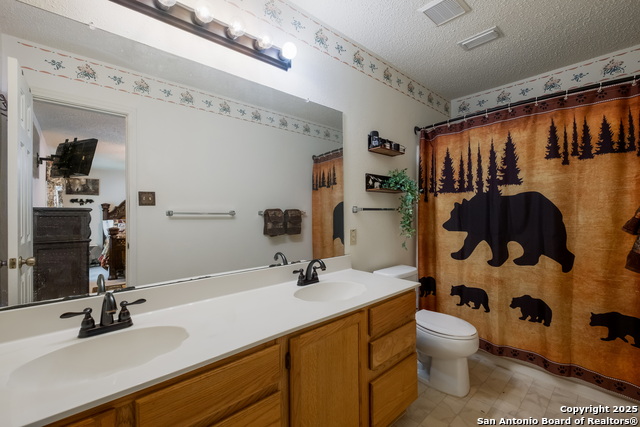 Listing photo id 13 for 9517 Cantura Crest