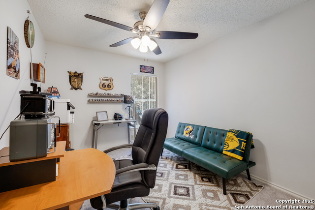 Listing photo id 17 for 9517 Cantura Crest