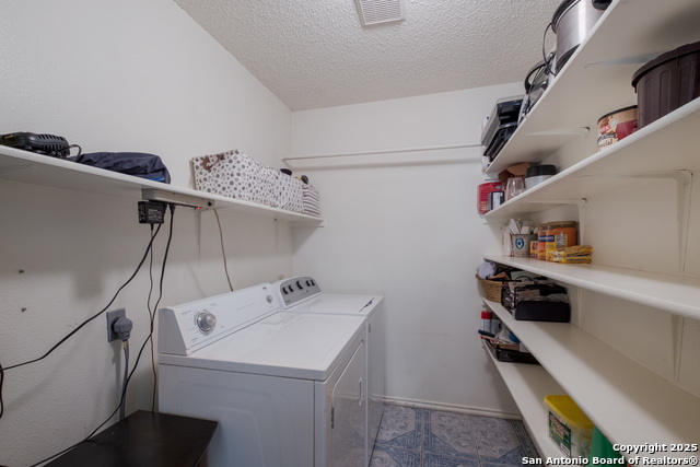 Listing photo id 20 for 9517 Cantura Crest