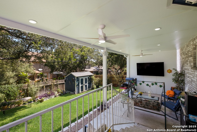 Listing photo id 21 for 9517 Cantura Crest