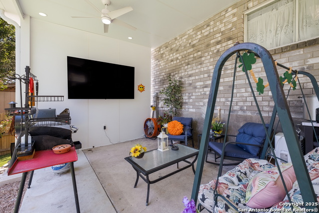 Listing photo id 22 for 9517 Cantura Crest