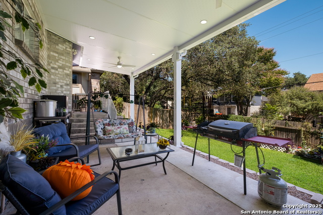 Listing photo id 23 for 9517 Cantura Crest