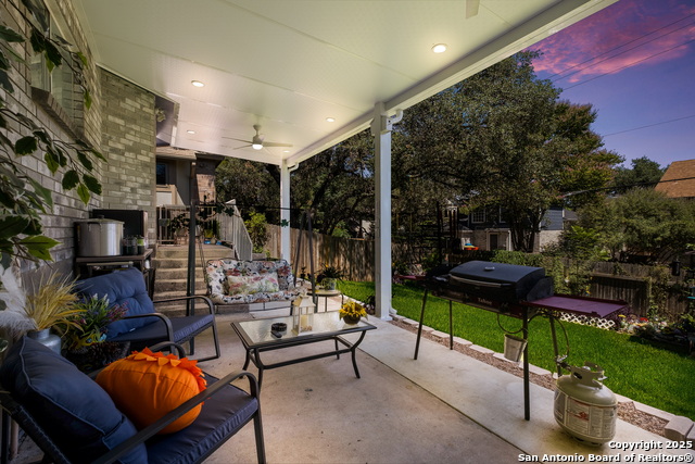 Listing photo id 24 for 9517 Cantura Crest