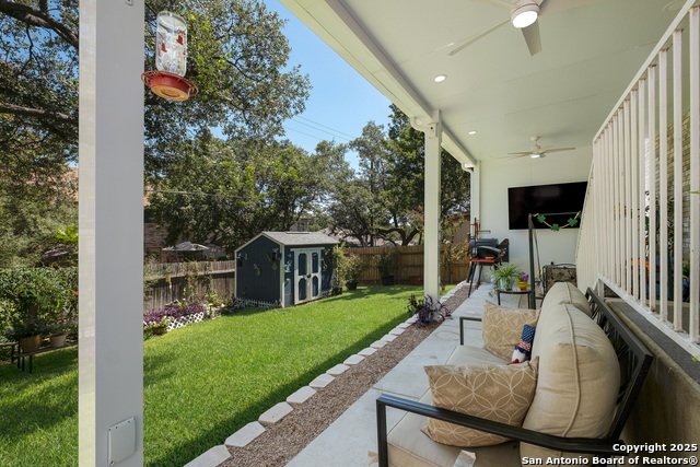 Listing photo id 25 for 9517 Cantura Crest