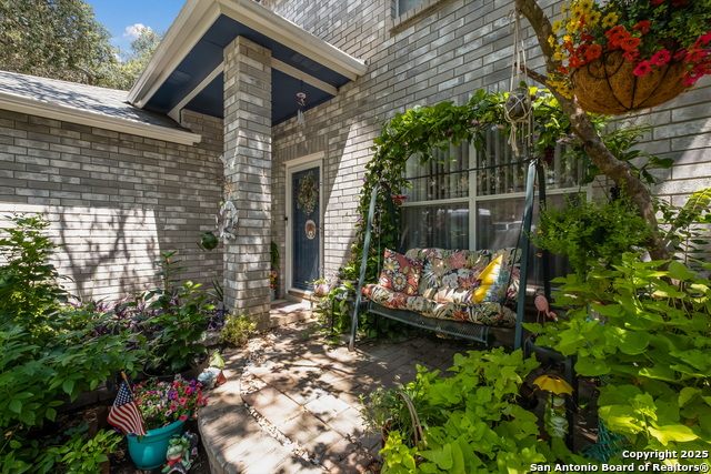 Listing photo id 1 for 9517 Cantura Crest