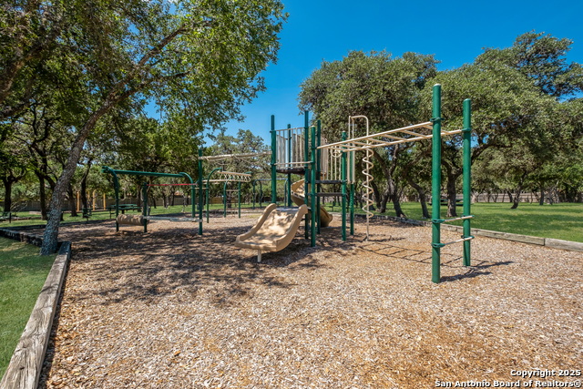Listing photo id 29 for 9517 Cantura Crest