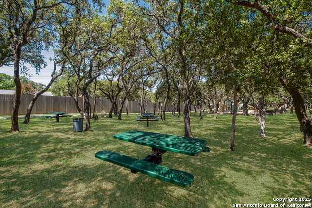 Listing photo id 32 for 9517 Cantura Crest