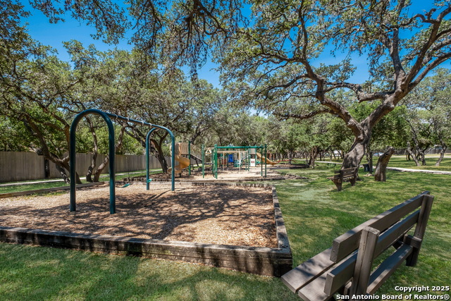 Listing photo id 33 for 9517 Cantura Crest