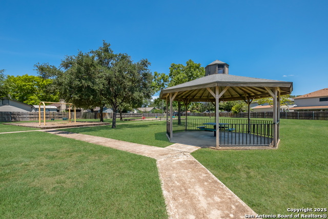 Listing photo id 35 for 9517 Cantura Crest