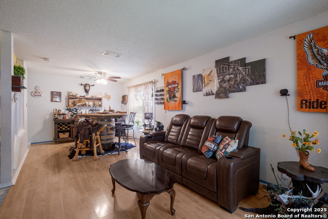 Listing photo id 2 for 9517 Cantura Crest