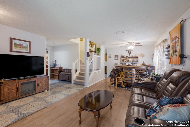 Listing photo id 3 for 9517 Cantura Crest