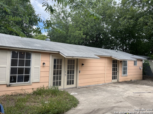 Listing photo id 8 for 123 Wallace  