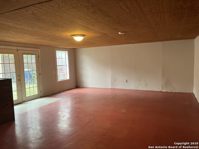 Listing photo id 9 for 123 Wallace  