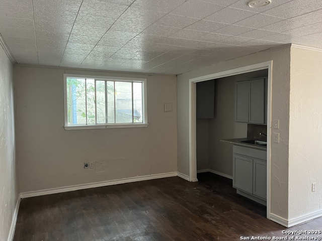 Listing photo id 11 for 123 Wallace  