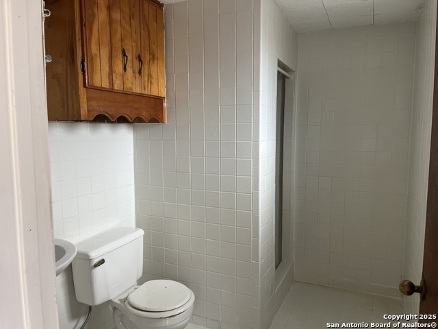 Listing photo id 13 for 123 Wallace  