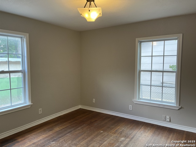 Listing photo id 3 for 123 Wallace  