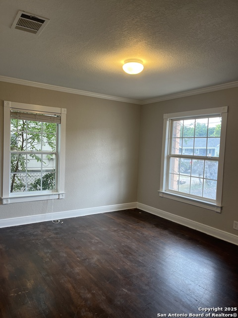 Listing photo id 4 for 123 Wallace  