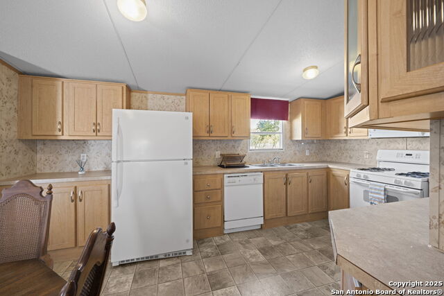 Image 23 of 43 For 820 Forest View
