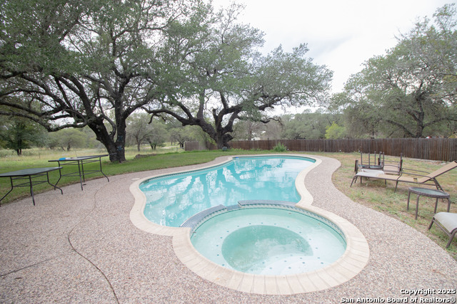 Details for 797 Killarney Rd, Floresville, TX 78114