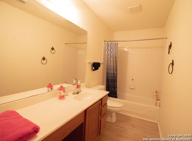 Image 22 of 35 For 797 Killarney Rd