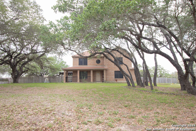Image 3 of 35 For 797 Killarney Rd