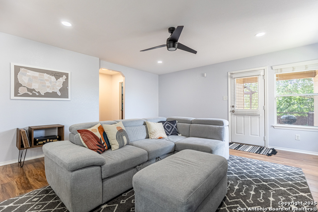 Image 12 of 30 For 9518 Lookover Bay