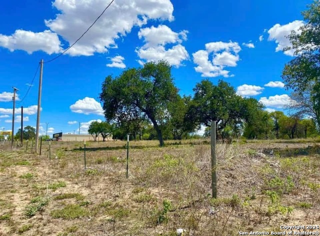 Listing photo id 1 for 21272 Fm 471 S