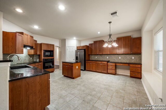Listing photo id 11 for 23118 Bengal Brook