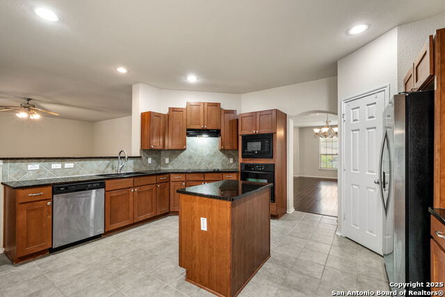 Listing photo id 13 for 23118 Bengal Brook