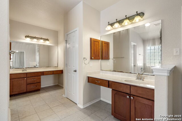 Listing photo id 23 for 23118 Bengal Brook