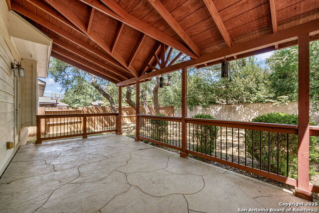Listing photo id 34 for 23118 Bengal Brook