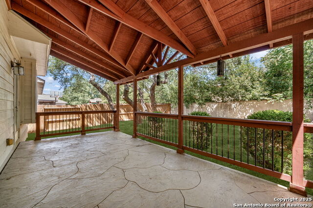 Listing photo id 35 for 23118 Bengal Brook