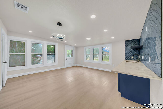 Image 10 of 16 For 530 Carson E