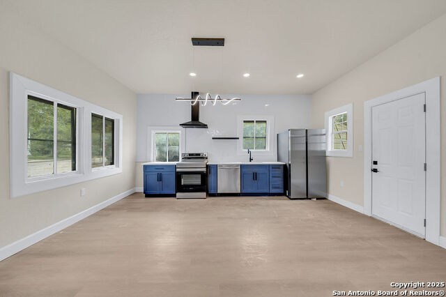 Image 3 of 16 For 530 Carson E