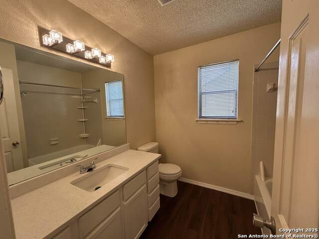 Image 23 of 29 For 8405 Echo Creek