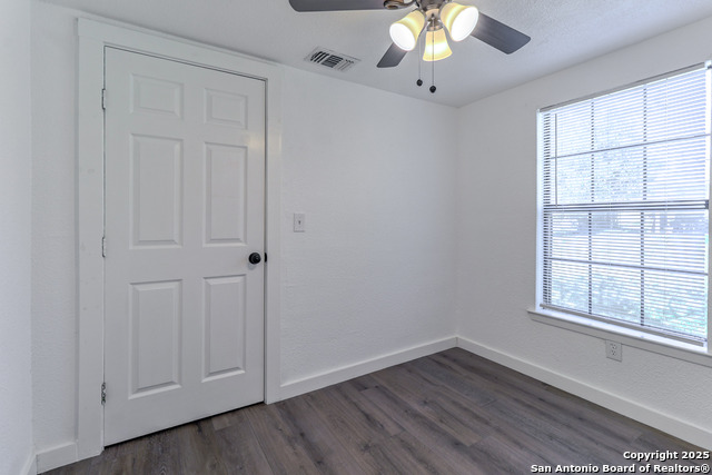 Listing photo id 10 for 1410 B St