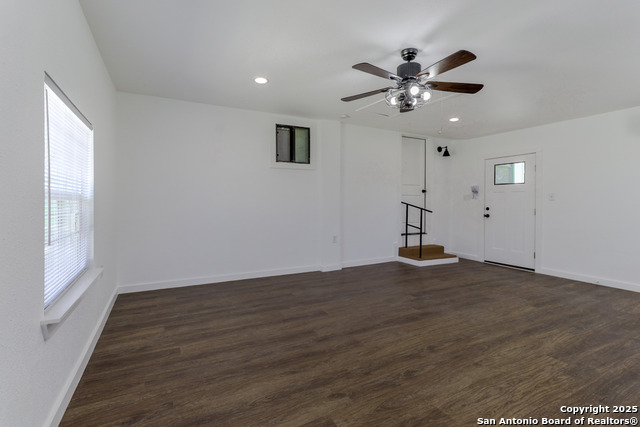 Listing photo id 15 for 1410 B St