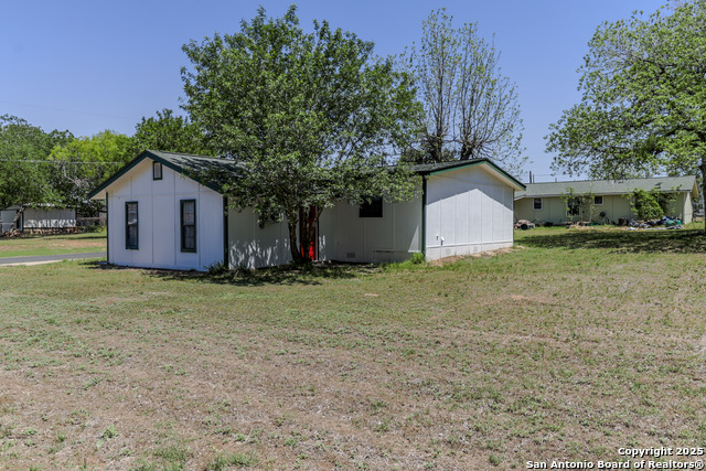 Listing photo id 0 for 1410 B St