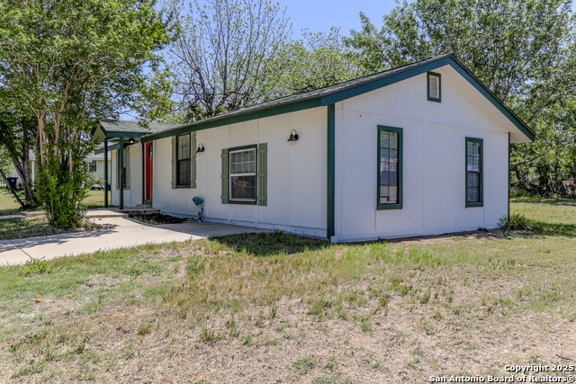 Listing photo id 24 for 1410 B St